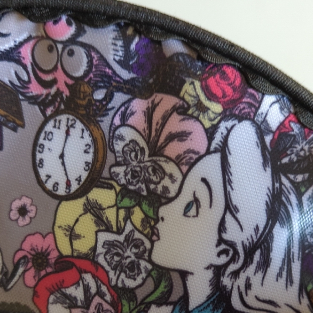 Tokyo Disney Alice In Wonderland Pouch - Picture 4 of 8